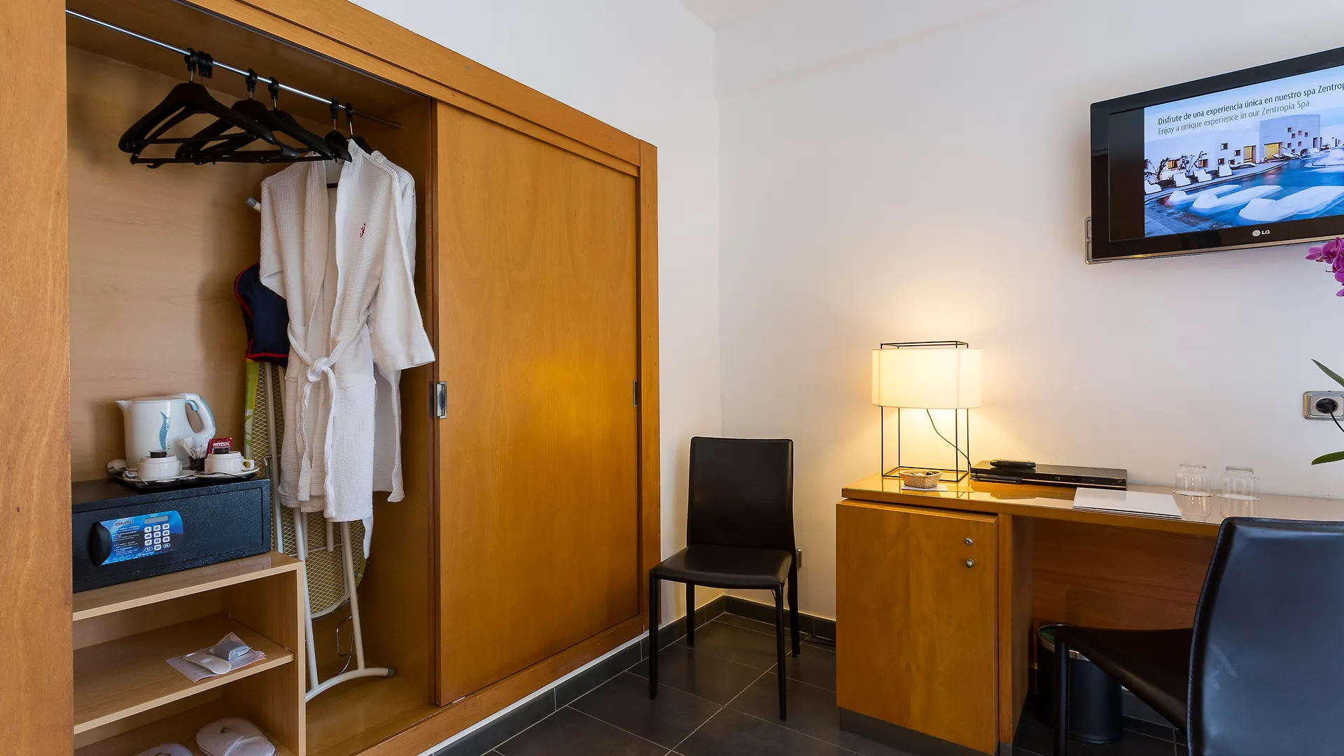 Palladium Hotel Cala Llonga - Adults Only  Cala Llonga (Ibiza)